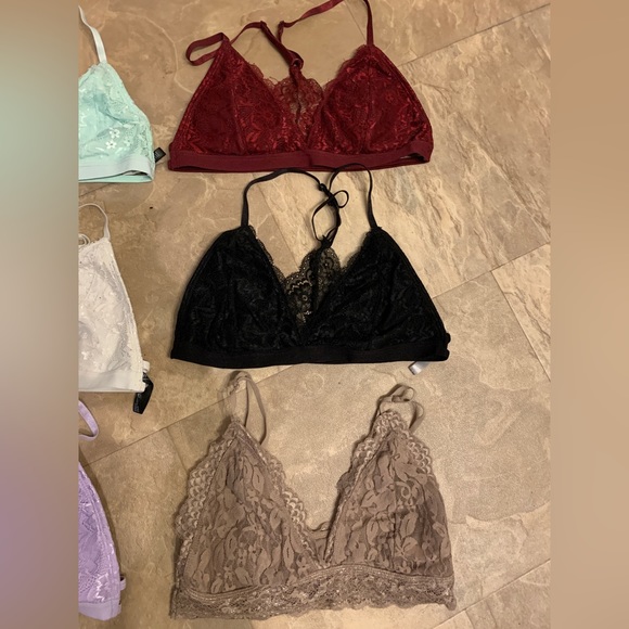 6 Bralettes, size medium - Picture 3 of 3